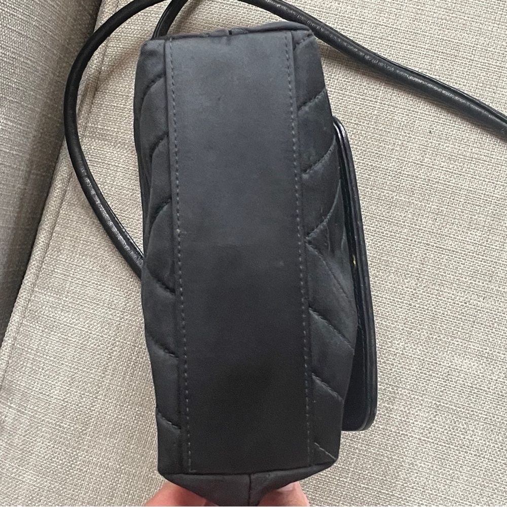 CHANEL Black Quilted Crossbody Bag with Pearl Flower Medallion - Picture 3 of 13